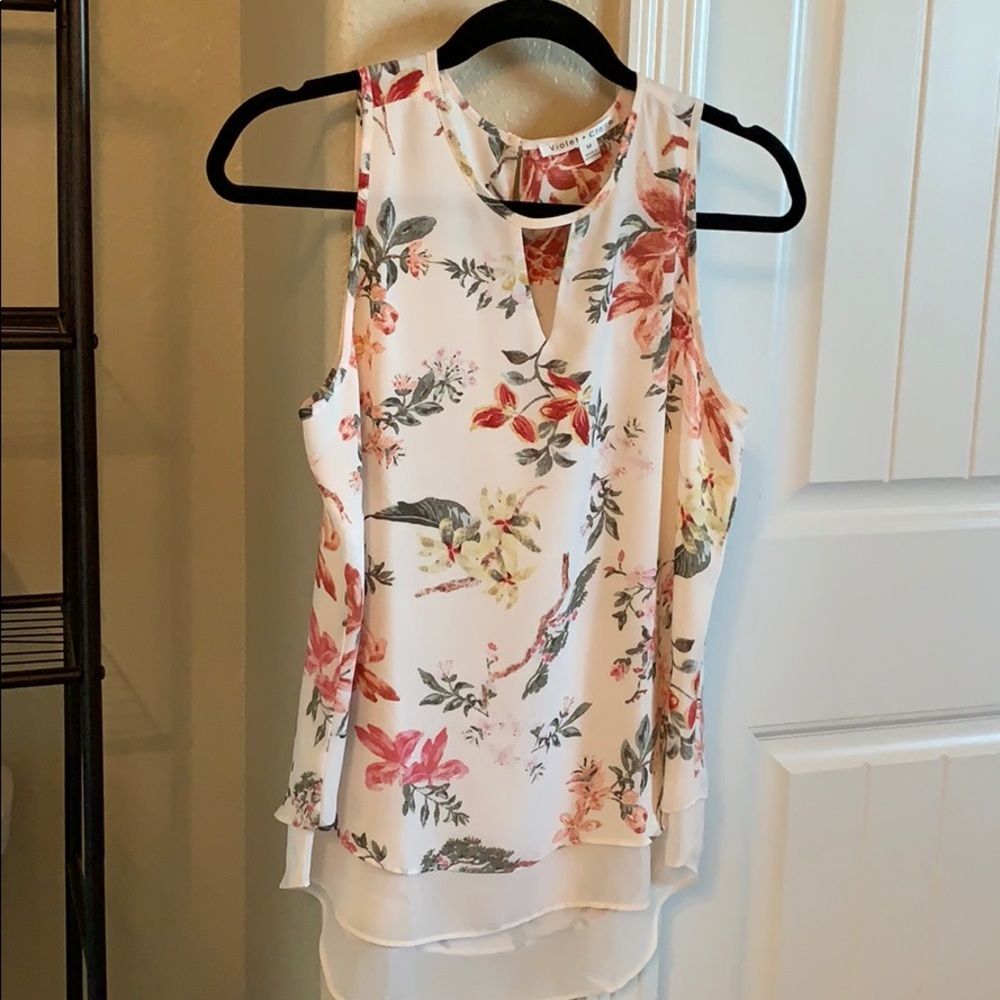Boutique women’s floral print sleeveless blouse